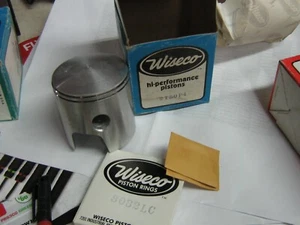  ski doo tnt  640 Wiseco Piston & Rings, Rotax 635,2150p4 piston +.040 bore r.h - Picture 1 of 1