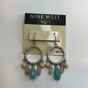 Pendientes colgantes de oro rosa Nine West con dijes de cuentas azules, rosas y marfil, ¡NUEVOS CON ETIQUETAS!! - Imagen 1 de 3