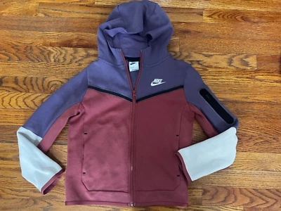 Chaqueta con Capucha Nike Tech Fleece Usada en Excelente Condición Óxido Niños Talla Mediana Foto 1 de 3