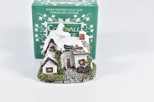 1987 Holiday Village House Cornwall Collection Hand Painted Winter Cottage  - Picture 1 of 5