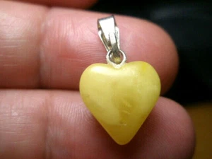 NATURAL BALTIC AMBER PENDANT ,,HEART''- egg yolk color - Picture 1 of 3