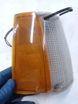 Luz de esquina señal de giro derecha pasajero Mazda B2200 B2600 1987-1993 pequeña grieta Foto 1 de 4