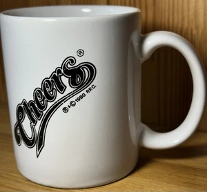 "Taza de café de cerámica vintage 1990 CHEERS Sitcom 3,5"" - logotipo oficial del programa de televisión" - Imagen 1 de 8