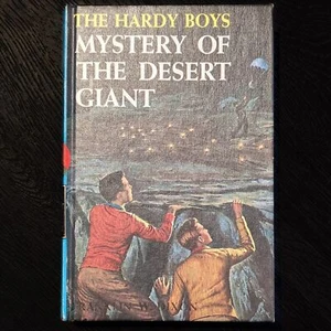40 Mystery of the Desert Giant (1961) Hardy Boys Book Blue-Back - Imagen 1 de 4