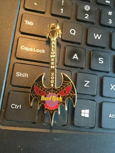 HARD ROCK HOTEL 2001 BALI HALLOWEEN PIN - Picture 1 of 1