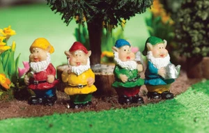1:12 Maßstab 4er Set verschiedene fröhliche Zwerge Puppen Haus Garten Fee Zubehör SA - Bild 1 von 1