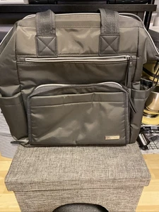 Skip Hop Mainframe Wide Open Wickelrucksack grau - Bild 1 von 12