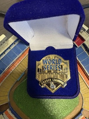 Prendedor de prensa oficial exclusivo del estadio de los Angeles Dodgers 2024 de la Serie Mundial Foto 1 de 2