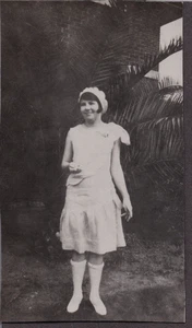 VINTAGE PHOTOGRAPH GIRLS FLAPPER HAT NYLONS FASHION HOUSTON AUSTIN TEXAS PHOTO - Picture 1 of 1