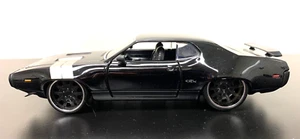 1972 Plymouth GTX Diecast Car 1:24 Jada Black Silver Stripes 98292 - Picture 1 of 9