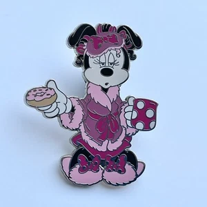 MINNIE MOUSE 2008 WALT DISNEY WORLD PARKS BATA ROSA DORMIDA DONUT TAZA DE CAFÉ PIN - Imagen 1 de 6