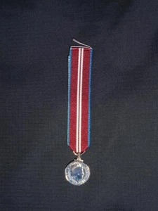 New British Military Royal Navy Army RAF Diamond Jubilee Medal - Minature - Picture 1 of 2