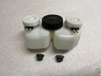 Master Cylinder Brake Fluid Reservoir Fits R107 W108 W109 W111 W113 W114 W115 - Image 1 of 4