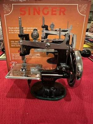Mini máquina de coser vintage SINGER modelo original K-20 con caja original Foto 1 de 4