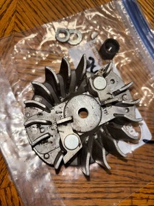 Homelite 240 245 KETTENSÄGE ZÜNDUNG SCHWUNGRAD MIT MUTTERSCHEIBEN SCHLÜSSEL OEM KOSTENLOSER VERSAND 3 - Bild 1 von 1