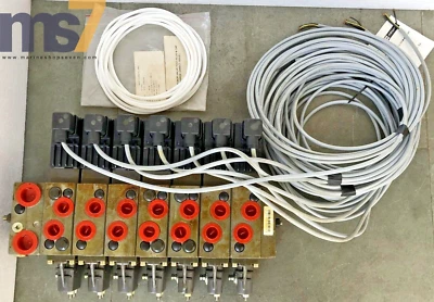 SAUER DANFOSS PVG 32 PROPORTIONAL VALVE WITH 5 PVEO & 2 PVEH ACTUATORS #11122185 - Image 1 of 4