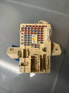 2014-2016 Hyundai Equus Interior Cabin Fuse Box Relay Block M2 14 15 16 - Picture 1 of 8
