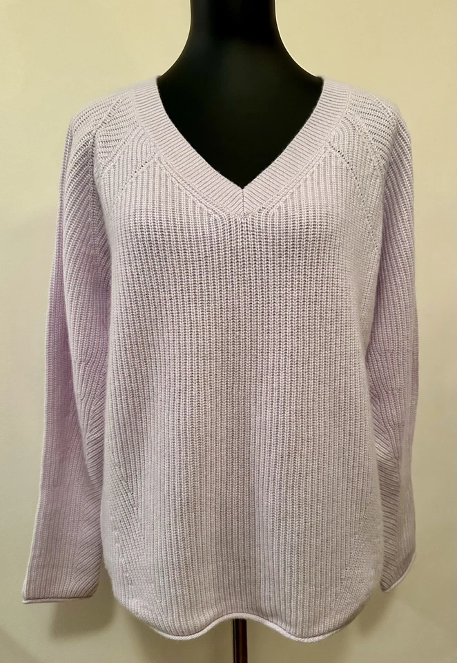 Nuevo con etiquetas Suéter Pullover Club Monaco 100% Cachemira Violeta Cuello en V Para Mujer Talla Mediana Foto 1 de 4