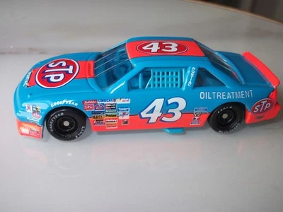 ГОНОЧНЫЕ ЧЕМПИОНЫ РИЧАРД ПЕТТИ STP ВИНТАЖ 1989 PONTIAC GRAND PRIX 1/64 NASCAR - Изображение 1 из 4