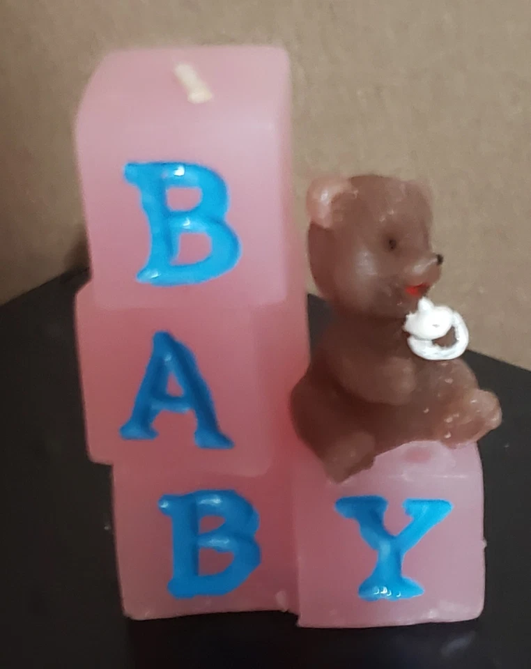 Bloques de velas para bebés deletrean bebé con oso bebé 3" X 1" Foto 1 de 4