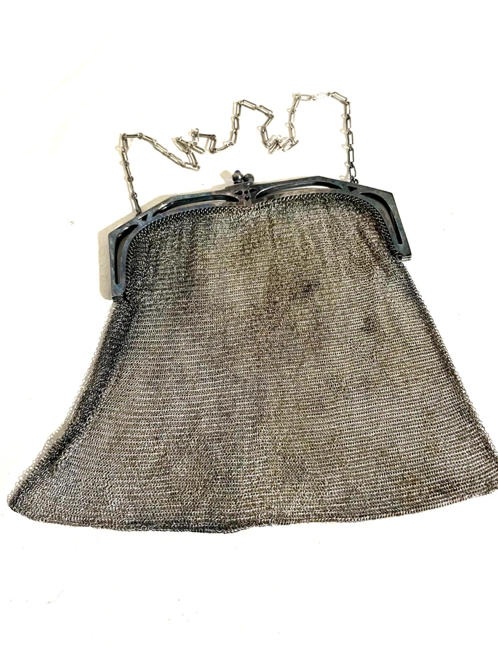 Antiguo bolso de muñeca de malla plateada de Whiting & Davis Co Art Deco con 2 piedras azules Foto 1 de 4