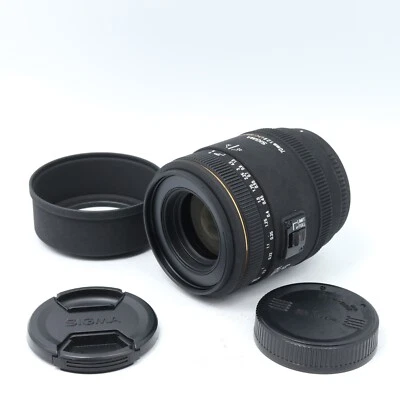 SIGMA AF 70mm f/2.8 DG MACRO Lens for PENTAX [Near Mint] - Image 1 of 4