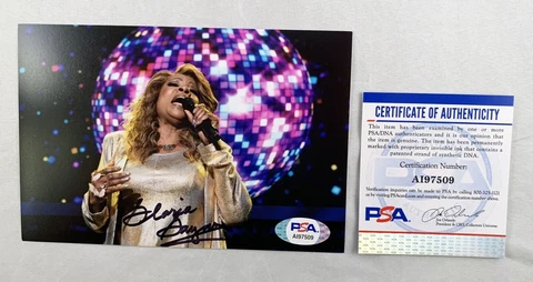 Gloria Gaynor Signed 4x6 Photo PSA/DNA COA Cover