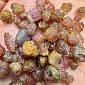 Lote de 111 CT Cristales de Espinela Rosa Fluorescente Natural de Badakhshan Afganistán - Imagen 1 de 9