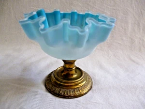 Biedermeier Glasschale Blau Opaque Metallstand Tafelaufsatz gewellter Rand - Picture 1 of 8