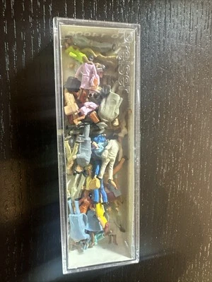 Original Preiser HO Platform passengers for diorama or Layout  New  1:87 14008 - Image 1 of 4
