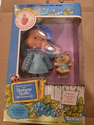 Muñeca muffin de arándanos Strawberry Shortcake con pastel de queso  Foto 1 de 4