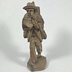 Escultura de madera tallada a mano de colección anciano descalzo caminando mendigo barbudo - Imagen 1 de 11