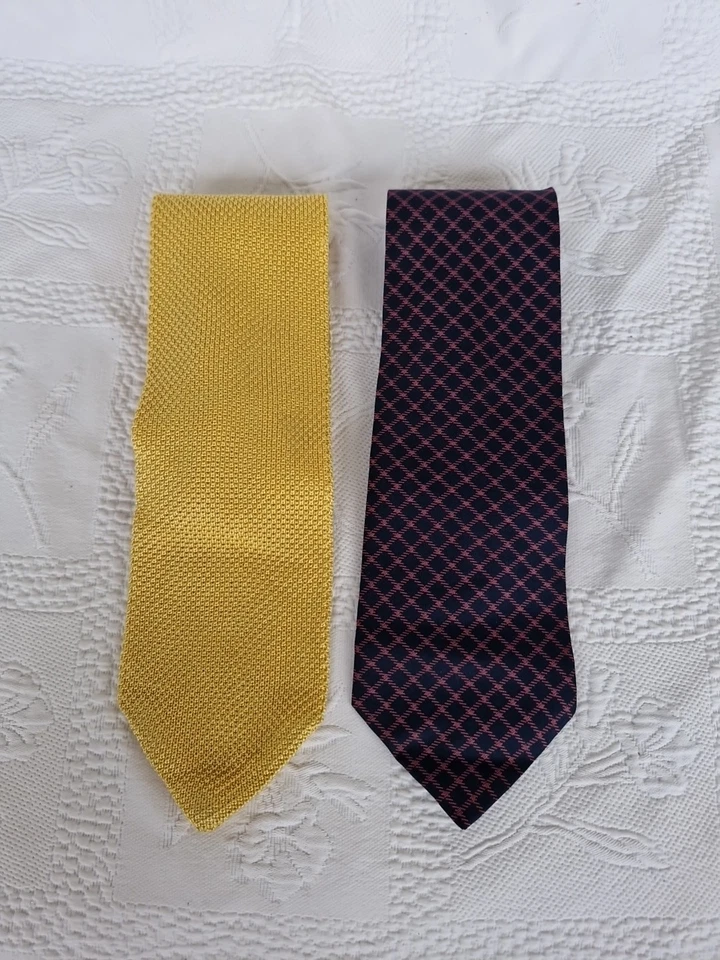 2 × DUNHILL MENS KNITTED LIGHT GOLD & NAVY CHECKED 100% SILK TIES. VINTAGE. - Image 1 of 4