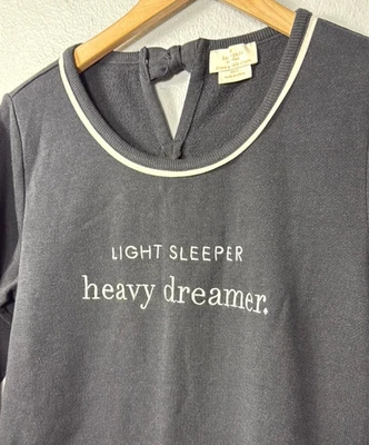 Kate Spade 紫色刺绣晚安睫毛 LS 柔软睡衣上衣女式小号 — 第 1/4 张图片