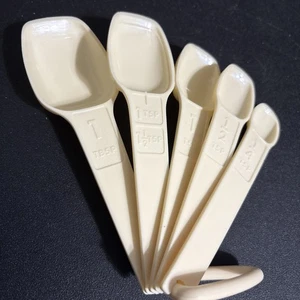 Vintage Tupperware 6 Spoons, 1970’s Ivory Plastic Measuring Spoon, Nesting Set - Picture 1 of 6