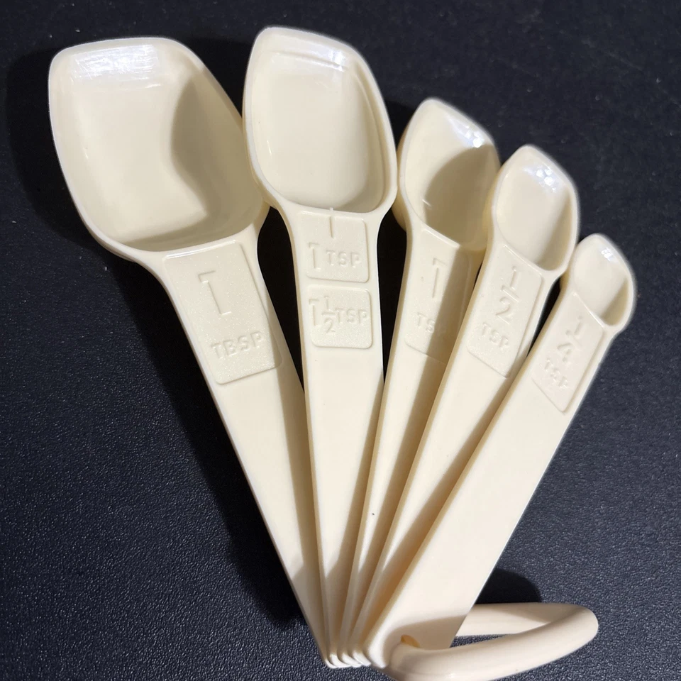 Vintage Tupperware 6 Spoons, 1970’s Ivory Plastic Measuring Spoon, Nesting Set - Image 1 of 4