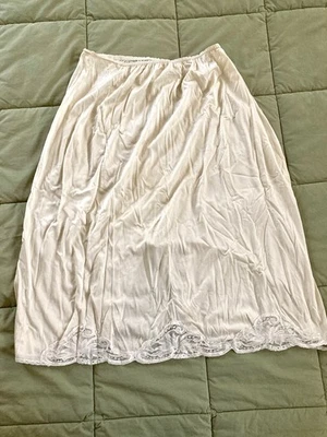 1220 Two Vintage Wondermaid nylon half slips with lace, size M - Image 1 of 4