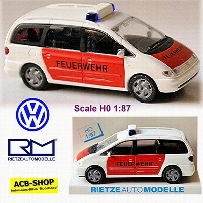 VW Sharan I Tipo 7M8 Pompieri 1995-2000 Rosso + Bianco 1:87 Rietze 50752 - Immagine 1 di 4