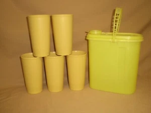 BICCHIERI DA BEVANDA VINTAGE TUPPERWARE - 12 OZ - SET DI 5 - PIÙ BROCCA/BROCCA - 2 QT - Foto 1 di 11
