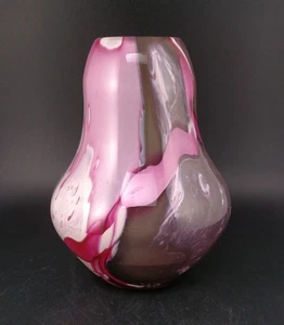 Jarrón de vidrio firmado por artista 1983 soplado a mano infundido rosa púrpura gris en forma de calabaza - Imagen 1 de 6
