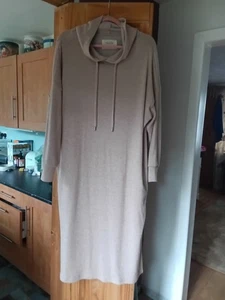 Pale Pink Long Length Wool Hooded Lounge Dress Size 16/18. Warm And Comfortable - Picture 1 of 4