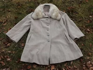 womens vtg beige wool overcoat w/ fur collar Lorna by J.P. Stevens & Co sz M - Picture 1 of 6