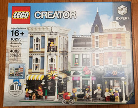 LEGO CREATOR: Assembly Square (10255) - New In Box Never Opened