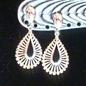 Vintage Crown Trifari Silver Tone Drop Clip On Earrings - Picture 1 of 5