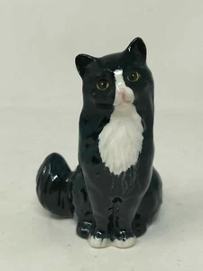 Royal Doulton- Seated Black & White Persian Cat tuxedo figurine porcelain rare - Picture 1 of 8