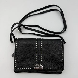 Borsa a tracolla BRIGHTON in pelle nera con borchie argento ferramenta moda - Foto 1 di 8