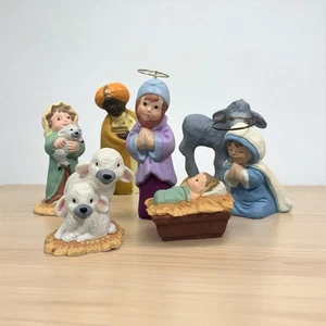 Mini Merry Miniature Nativity Set 7 Figures Mary Joseph Vintage Hallmark Cards - Picture 1 of 14