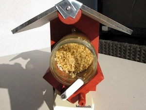 Vogelhaus Vogelfutterhaus mit Futterglas. Handarbeit Neu - Bild 1 von 5