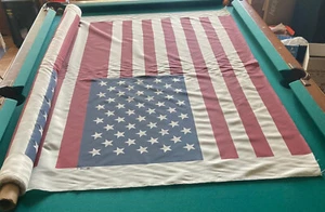 NEU ~ USA ~ AMERIKANISCHE FLAGGE ~ STOFFROLLE ~ 25 FLAGGEN @ 35" X 62,5" ~ 73' X 72" ~ DEKORIEREN ~ WOW - Bild 1 von 3