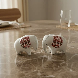 Salero y pimentero de cerámica vestido rojo elefante blanco hecho a mano conjunto de regalo tailandés - Imagen 1 de 10
